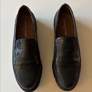 Donald J Pliner Coco Leather Slip-On Loafers Textured Design Sturdy Sole Size 8M